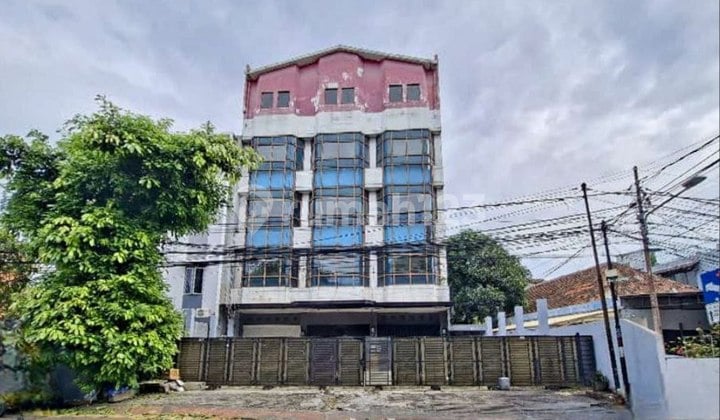 Gedung Kantor di Area Salemba Jakarta Pusat