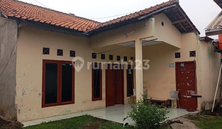 Rumah Lama Siap Huni Dekat Kubah Emas Limo Depok