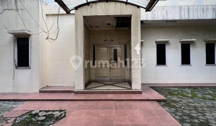 Rumah Kantor di Pinggir Jalan Ramai di Ragunan