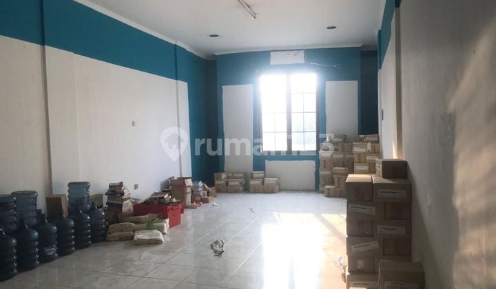 Ruang Usaha/ Ruko 3 Lantai dengan Rooftop di Veteran Jaksel