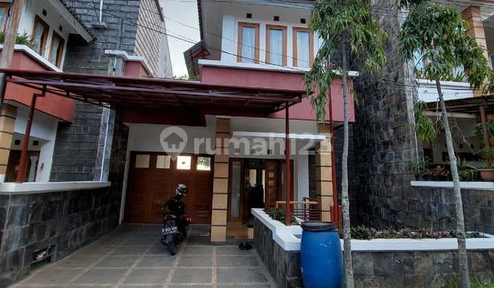 Rumah Murah 4 Lantai View Kota Dekat Hotel di kawasan Sejuk Dago