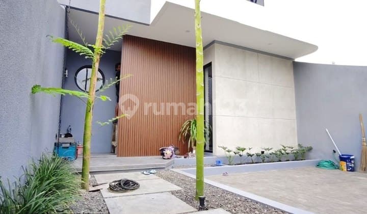 Rumah Baru 3 Lantai Turangga Lengkong Buah Batu Strategis Dekat Tsm