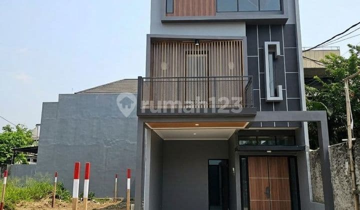 Rumah Lux Modern 3 Lantai Dekat Banyak Akses Tol di Jagakarsa