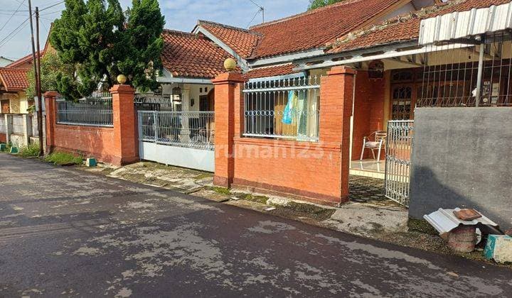 For Sale Spacious Roadside House in Purwokerto City