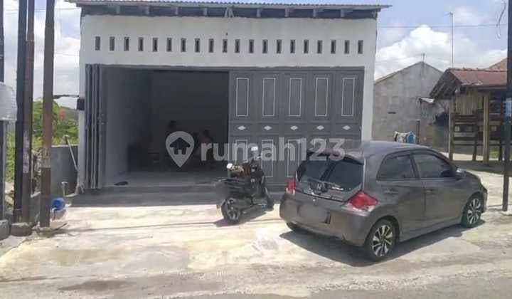 For sale new shophouse in finishing process in Sumbang