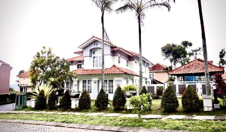 For Sale Villa House with Swimming Pool on Jl Hanjawar Puncak Cianjur