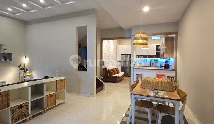 Dijual Rumah 2 Lantai di Jatiasih di Jalan Raya Bojongkulur
