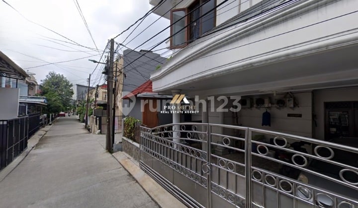 For Sale 12-Bedroom House 200m² on Expor 2 Street, Pegangsaan, North Jakarta