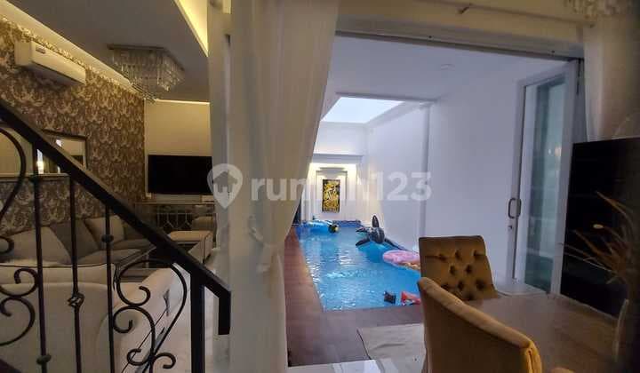 Dijual Rumah Ada Kolam Renang di Perumahan Kemang Indah
