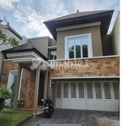 Dijual Rumah Rapi Ada Kolam Renang di Pejaten
