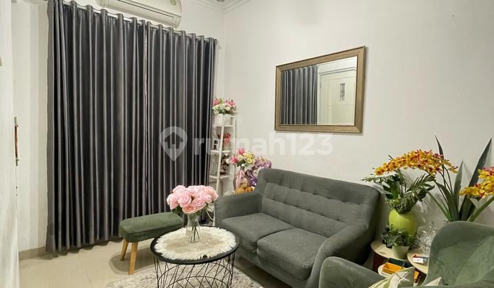 For Sale Ready-to-Occupy House in Town House Daffylagio Kedung Badak