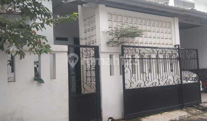 For Sale: Freehold House with Swimming Pool on Jl Ksu Sukmajaya, Depok