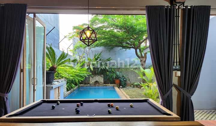 Jual Rumah Asri Kolam Renang di Bukit Bougenville Citra Indah