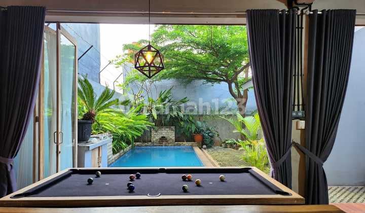 Jual Rumah Asri Kolam Renang di Bukit Bougenville Citra Indah