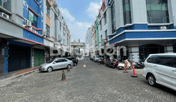Ruko Gandeng 3 Strategis Ex Karaoke Keluarga Komplek Pertokoan Itc Fatmawati Jakarta Selatan