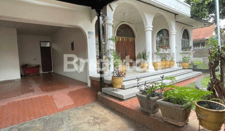 Rumah Strategis Dalam Komplek Tenang Nyaman Dekat Pondok Indah Mall Jakarta Selatan