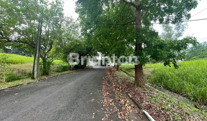 LAND PLOT PRICED AT NJOP WITHIN THE ELITE COMPLEX OF BUKIT CINERE INDAH