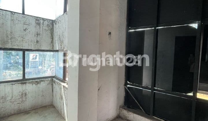 Ruang Usaha Strategis Bekas Klinik Kemang Jakarta Selatan