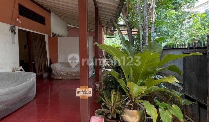 STRATEGIC LAND CALCULATION HOUSE JUST A STEP AWAY FROM GANDARIA CITY MALL, SOUTH JAKARTA