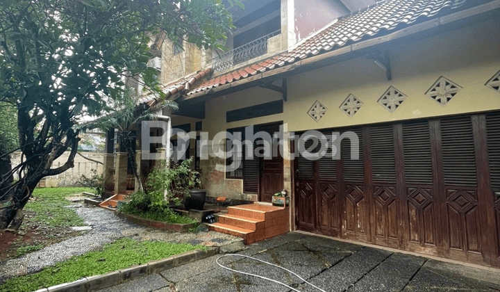 Rumah Strategis Cocok untuk Usaha atau Tempat Tinggal Tembus 2 Jalan Dalam Komplek Cinere Depok