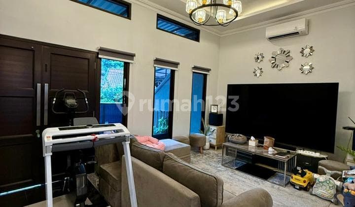 Rumah Bangunan Modern Strategis Dekat Gerbang Tol Tanjung Barat Jakarta Selatan