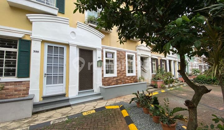 Rumah Fully Furnished Strategis Dekat Pintu Tol Lippo Karawaci Tangerang