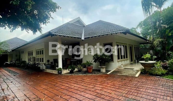 Rumah Hook Asri Lingkungan Aman Nyaman Kawasan Elite Cipete Jakarta Selatan