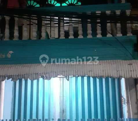 Kios Usaha Jembatan Besi Akses Mobil