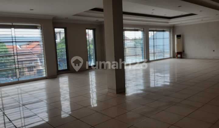 A 2-story house on the main Gatot Subroto road, suitable for an office on Diponegoro Street, Ungaran.