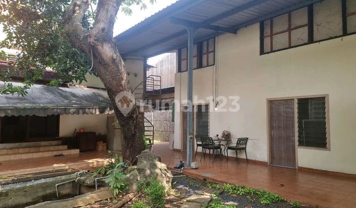 Rumah Halaman Luas Sekali Tengah Kota, Strategis Sekali