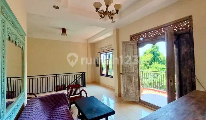 Rumah Furnished 3 Lantai, 4 Kamar Tidur, Harbour View di Jimbaran