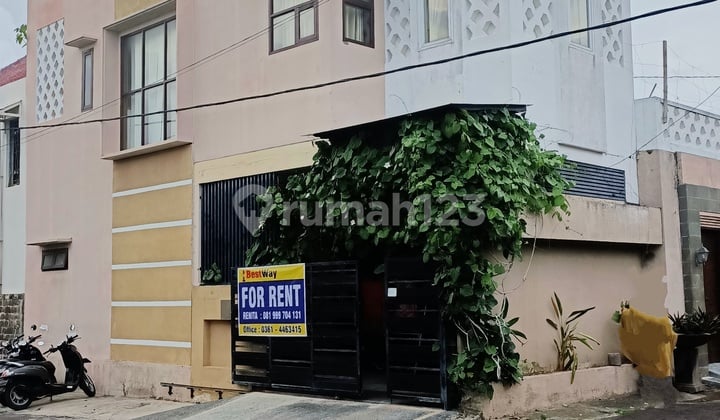 Rumah Fasilitas Lengkap, Jalan Lingkungan 7 Mtr di Jimbaran