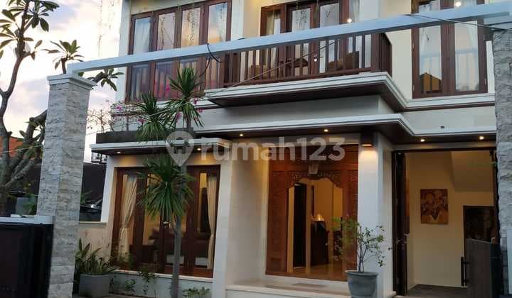 Rumah Desain Villa yang Nyaman di Renon Denpasar dengan View Keren
