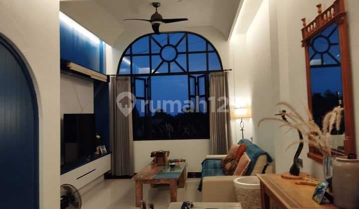 Villa di Sanur Bergaya Mediteranian Dekat Pantai Matahari Terbit