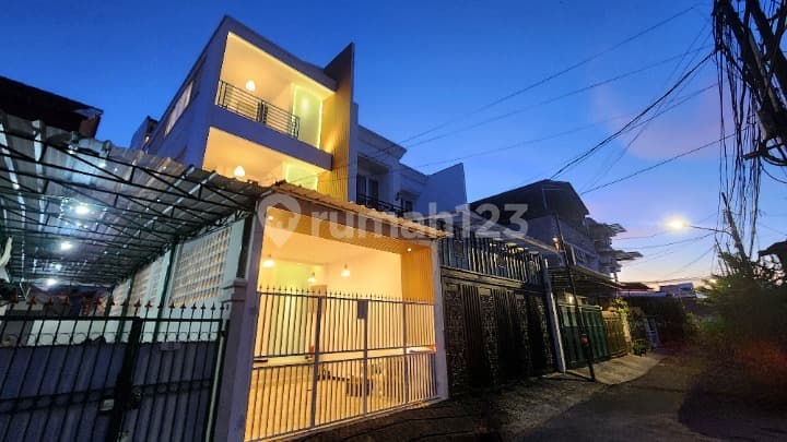 Dijual Kost Exclusive Baru di Grogol Dekat Mall Citraland, Rs Royal Taruma, Mall Central Park Dan Taman Anggrek