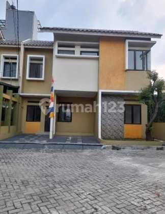 Dijual Rumah Ready Stock di Krukut Cinere, D Golden Lokasi Strategis Dijual Rumah Ready Stock di Krukut Cinere, D Golden Lokasi Strategis