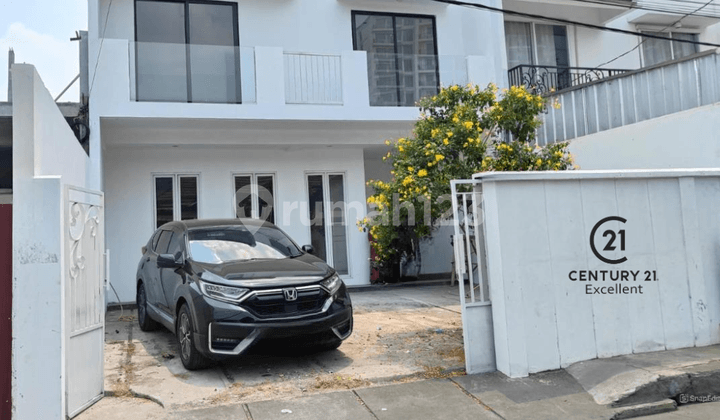 For Sale Ready-to-Live House in Mampang Prapatan Near Siloam Hospital Newly Renovated