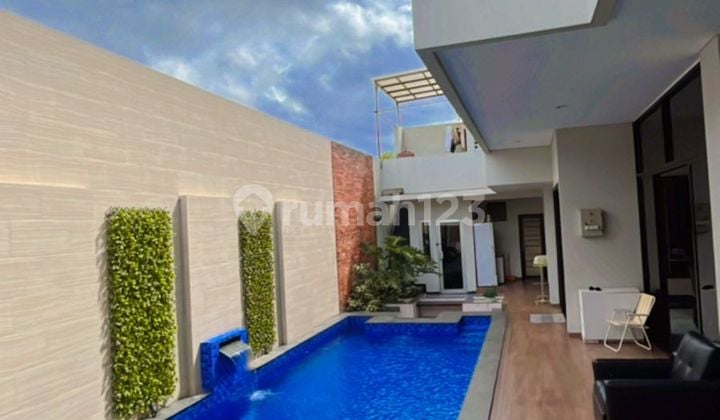 Rumah Super Lux Kolam Renang dan View Danau Kota Baru Parahyangan