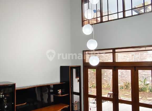 Rumah Adem Luas Banget di Kawasan Sayap Surya Sumantri, Bandung