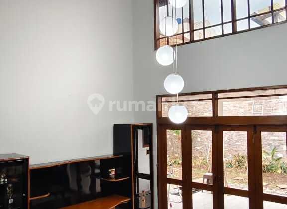 Rumah Adem Luas Banget di Kawasan Sayap Surya Sumantri, Bandung