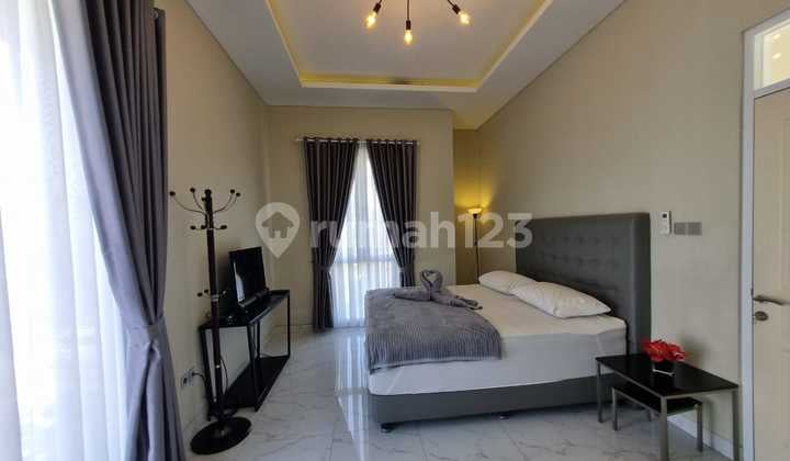 Rumah Furnished 2 Lantai Posisi Hoek di Kota Baru Parahyangan