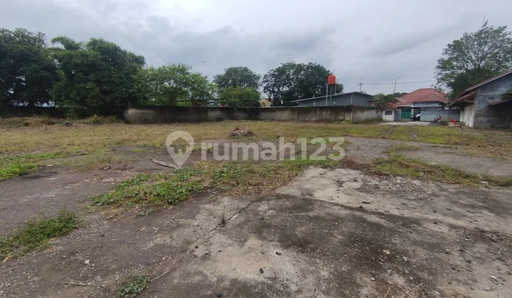 Tanah dan bangunan cocok untuk pool kendaraan beratt dekat pintu toll