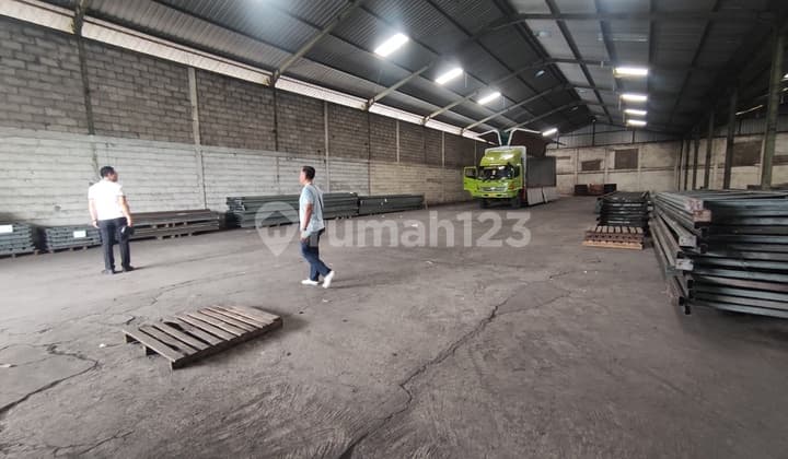 Gudang siap pakai dekat pintu tol Plumbon