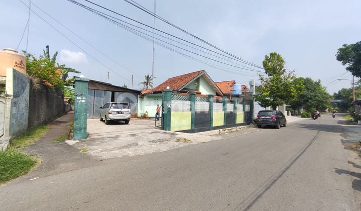 House + warehouse in downtown Cirebon sold below market price