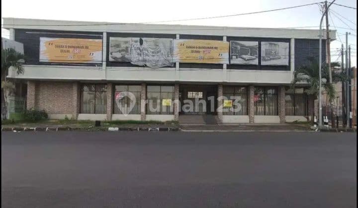 Ruko siap pakai strategis di pusat kota