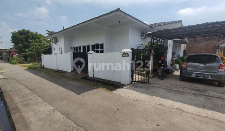 Rumah berhalaman luas dekat CSB Mall