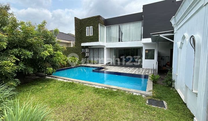 Dijual Rumah berfasilitas kolam renang di Kota Cirebon