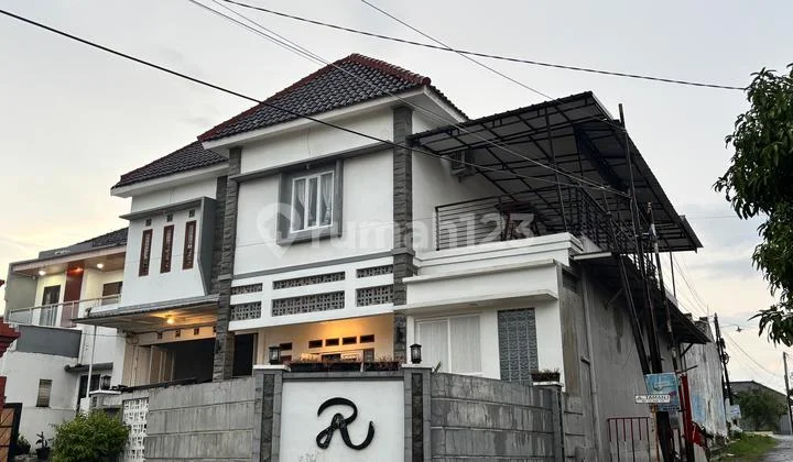 Rumah Plus Kolam Renang Pribadi di Kota Cirebon