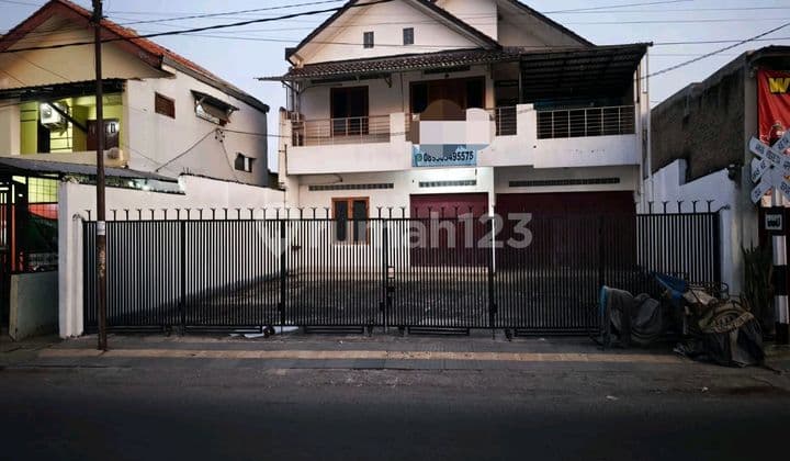 Rumah Strategis Parkiran Luas di Kota Cirebon Cocok Buat Kantor