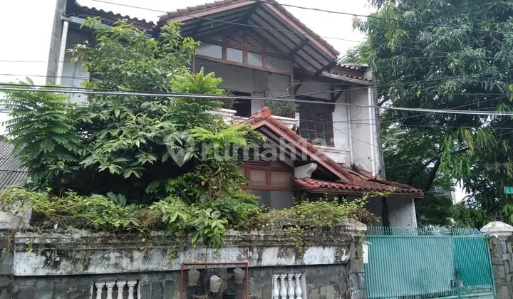 Good House, Land Area 184 m² in Kemanggisan Area, West Jakarta, Comfortable Environment